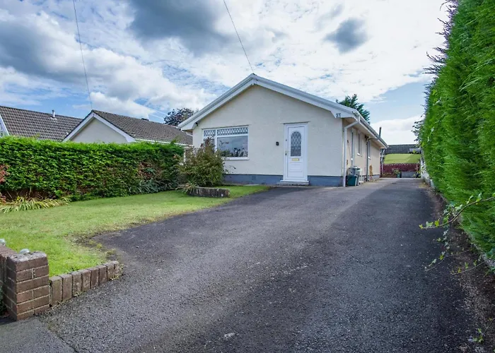 Cefn Road - 3 Bedroom Bungalow - Glais