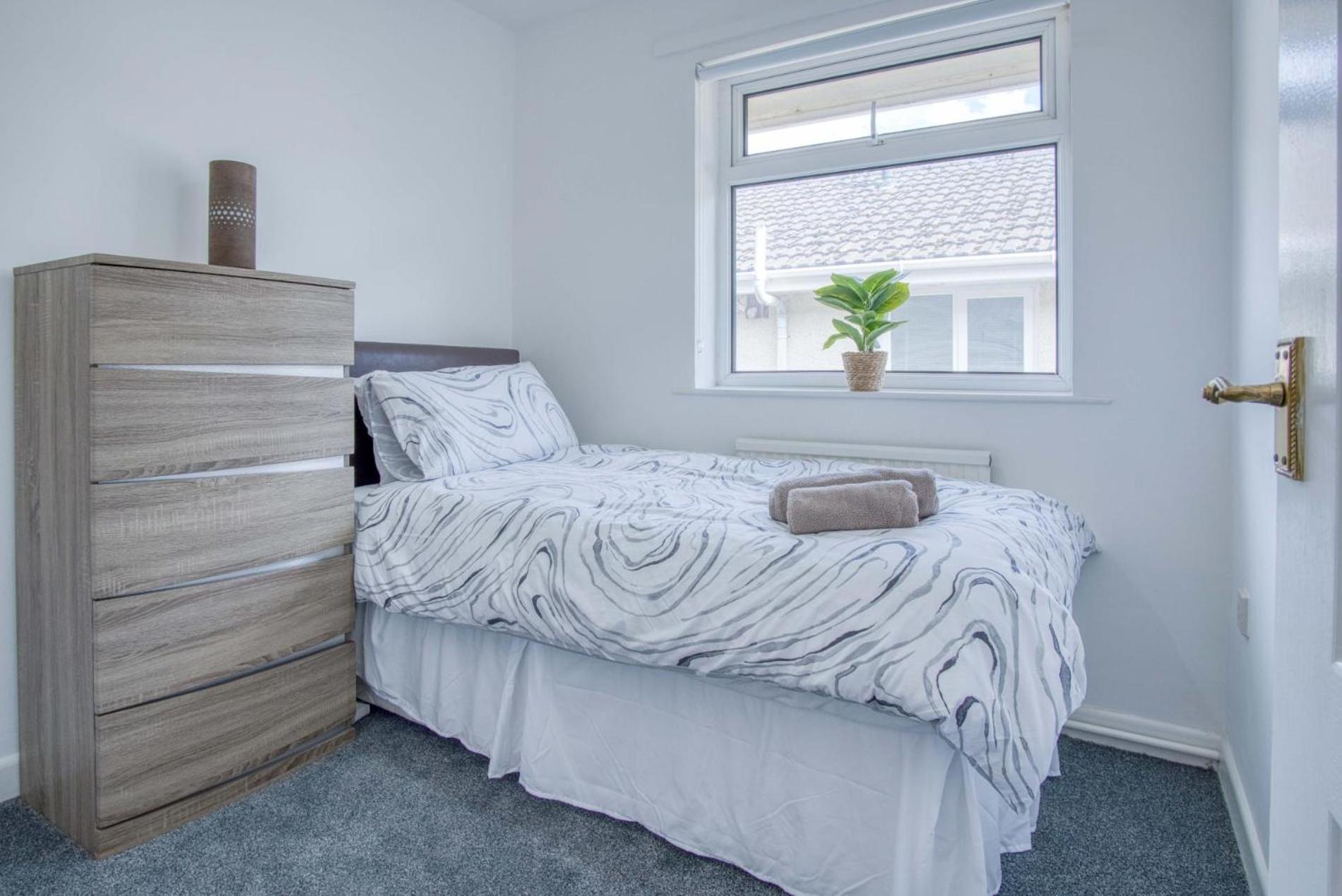 Cefn Road - 3 Bedroom - Glais Holiday home