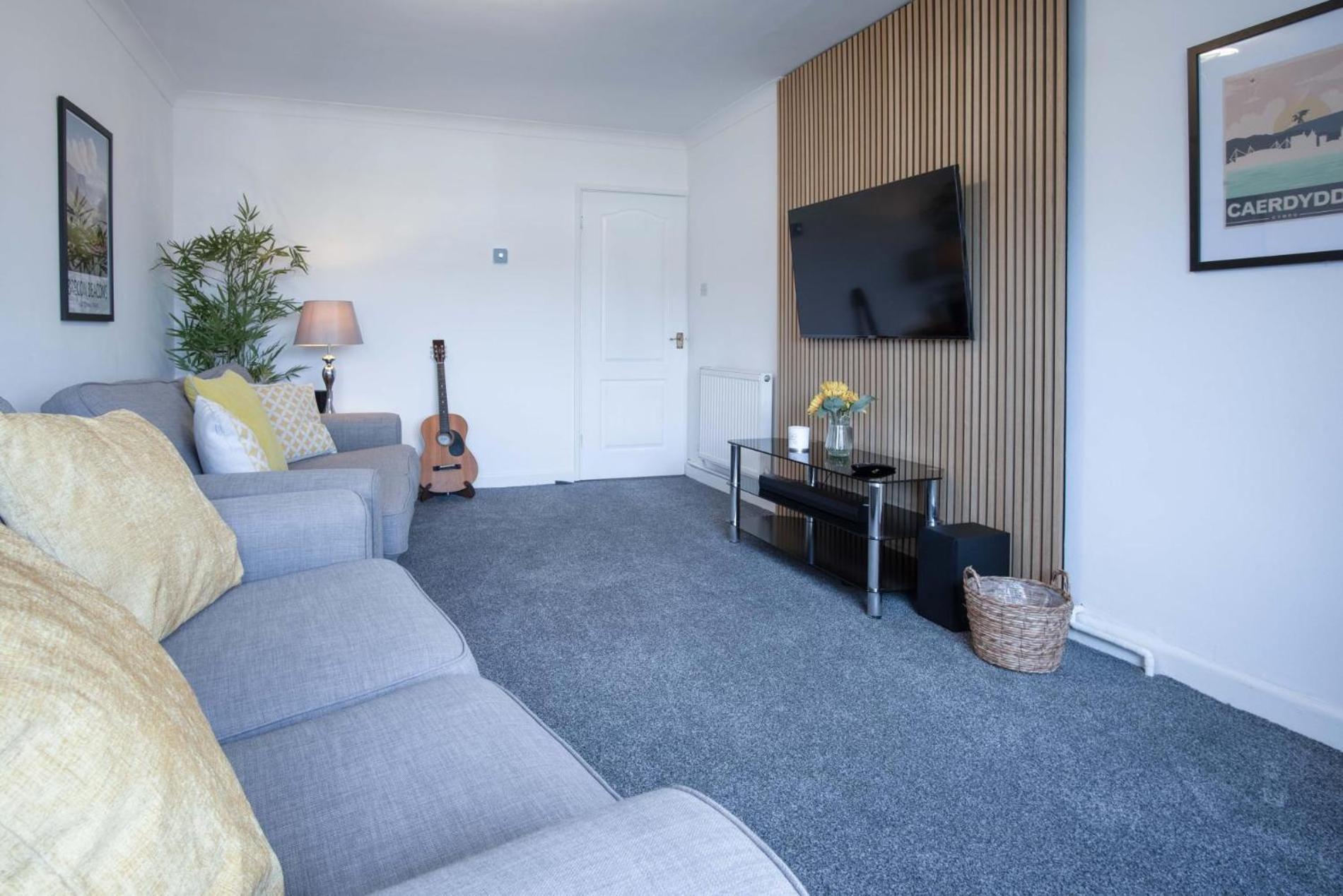 Cefn Road - 3 Bedroom - Glais Holiday home