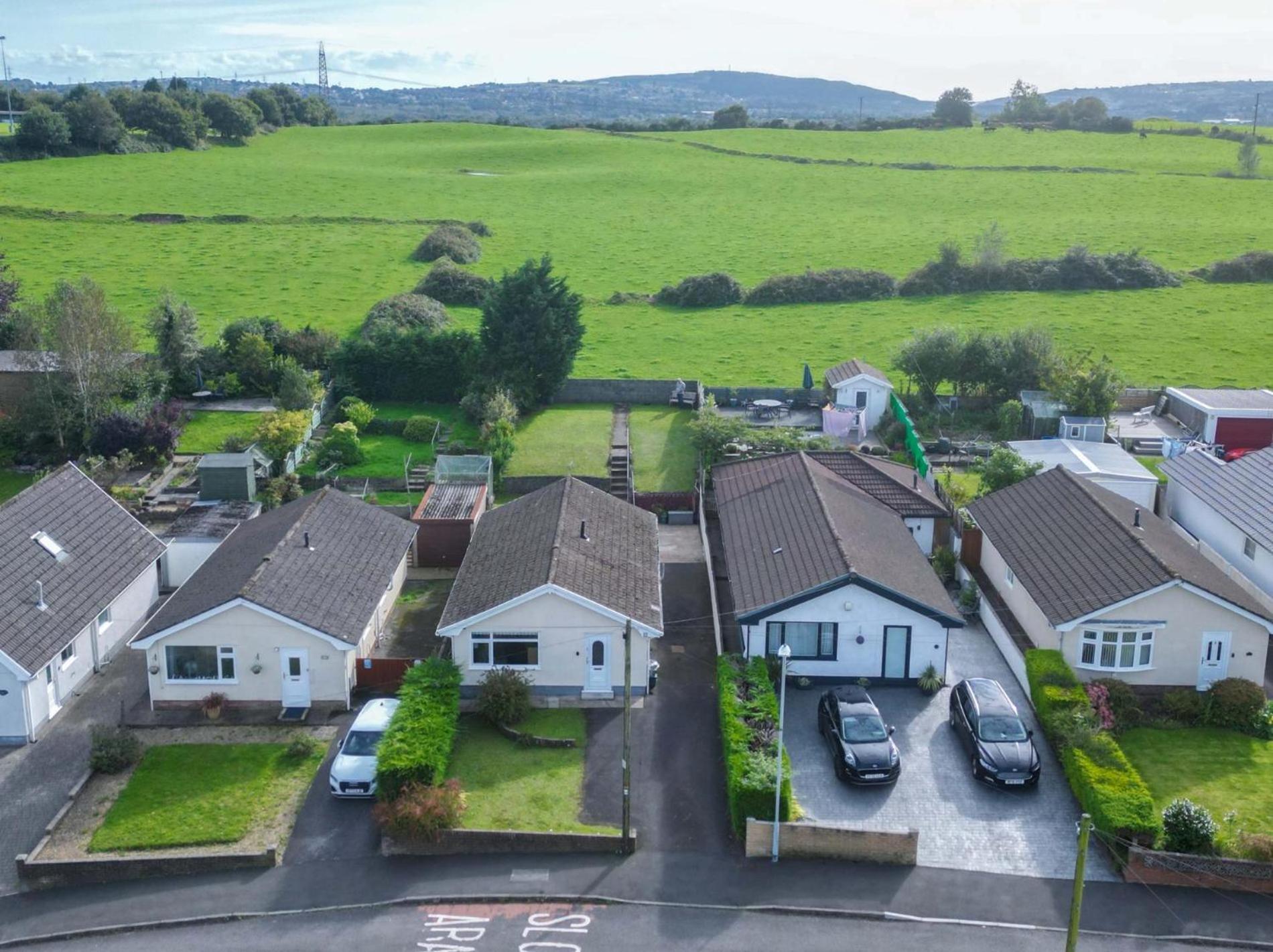 Cefn Road - 3 Bedroom - Glais Holiday home *