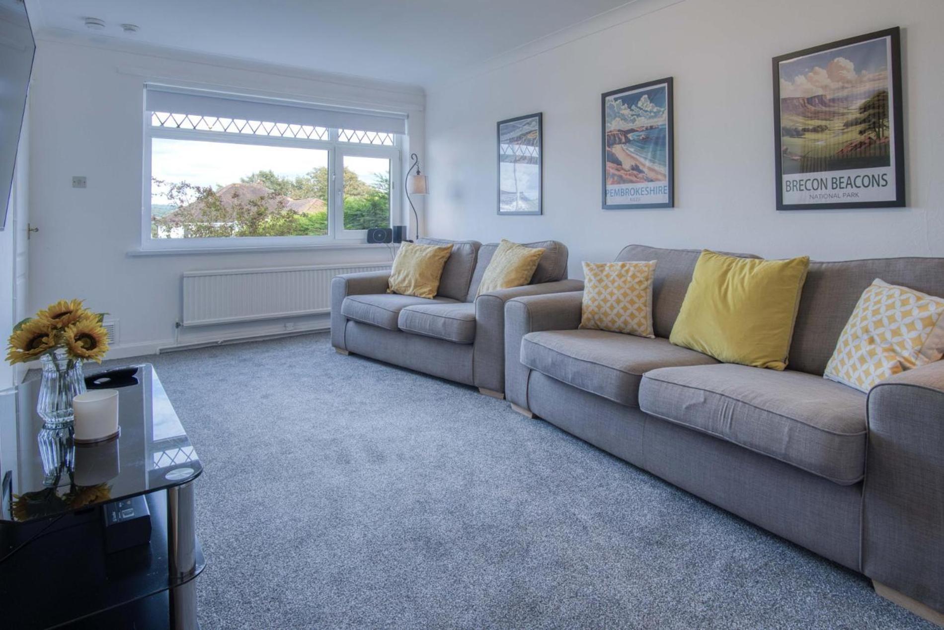 Cefn Road - 3 Bedroom - Glais *