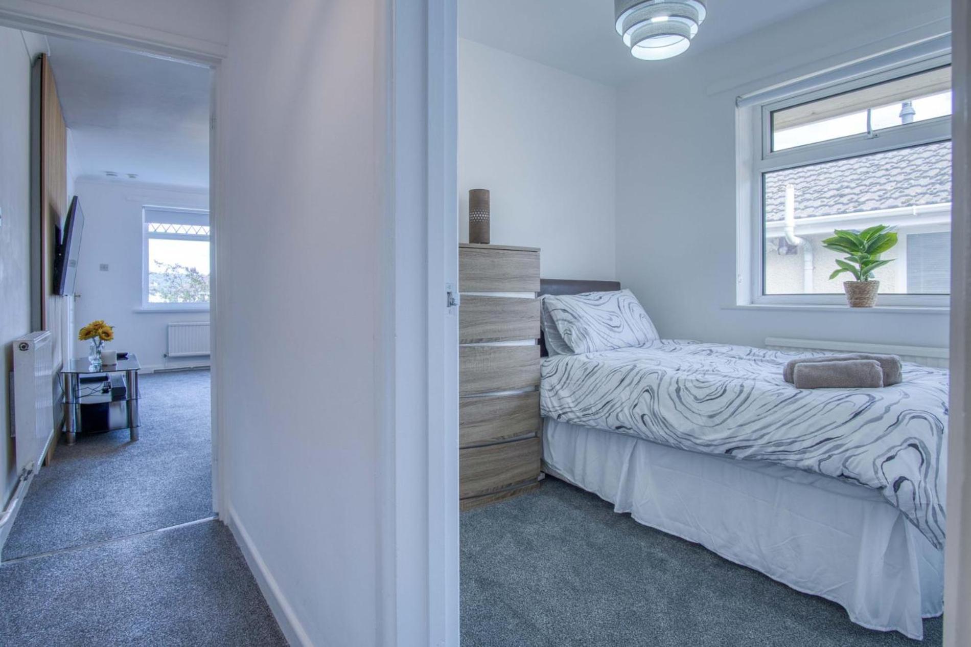 Cefn Road - 3 Bedroom - Glais Holiday home *