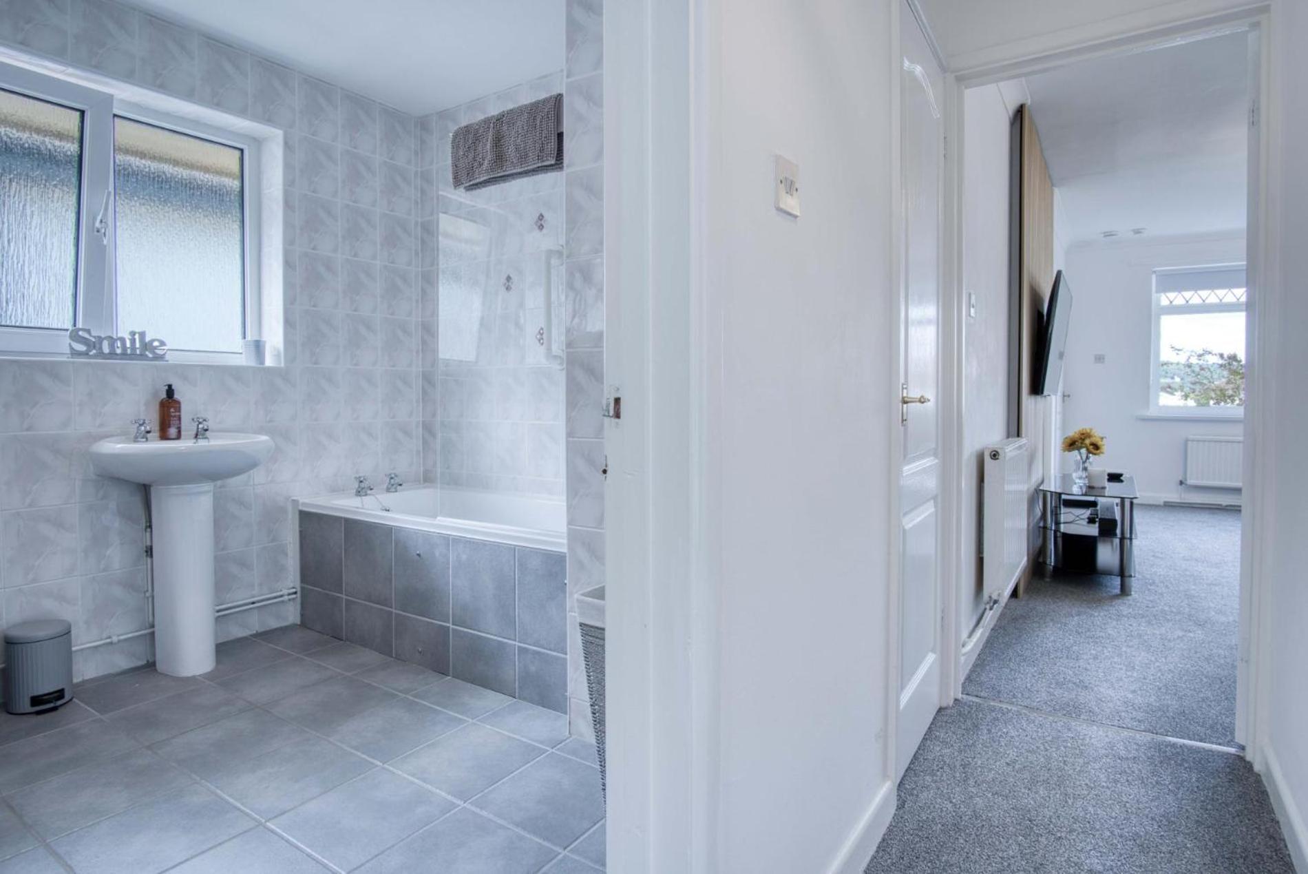Cefn Road - 3 Bedroom - Glais * Swansea