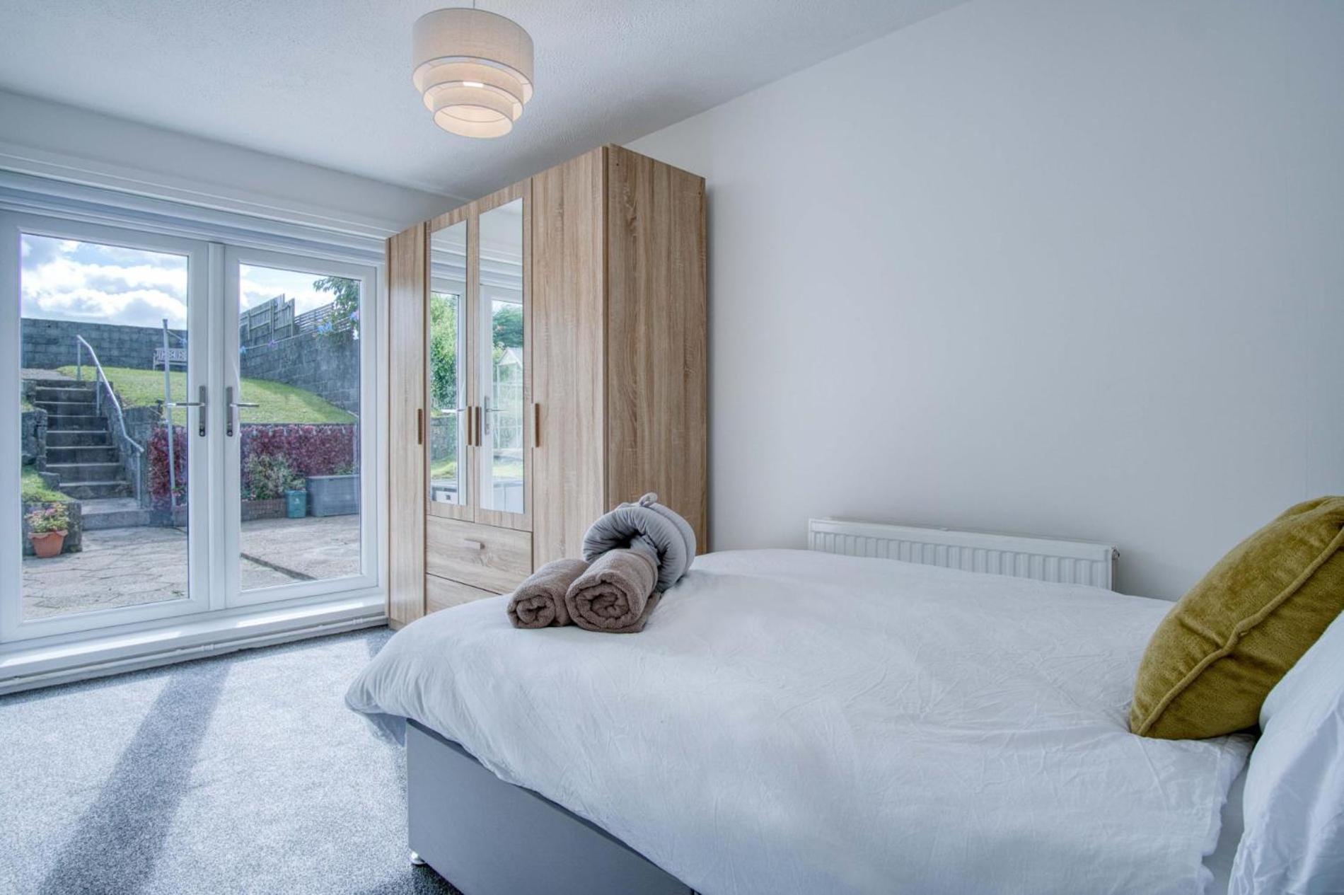 Cefn Road - 3 Bedroom - Glais