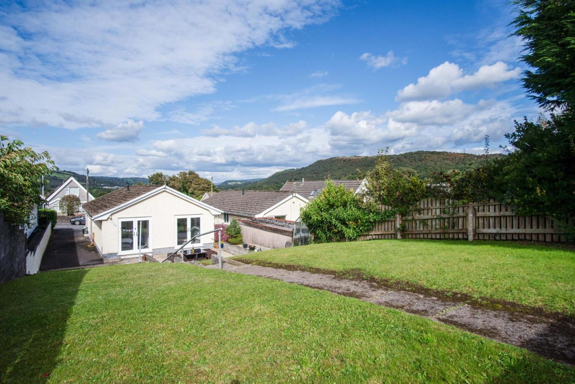 Cefn Road - 3 Bedroom - Glais * Swansea
