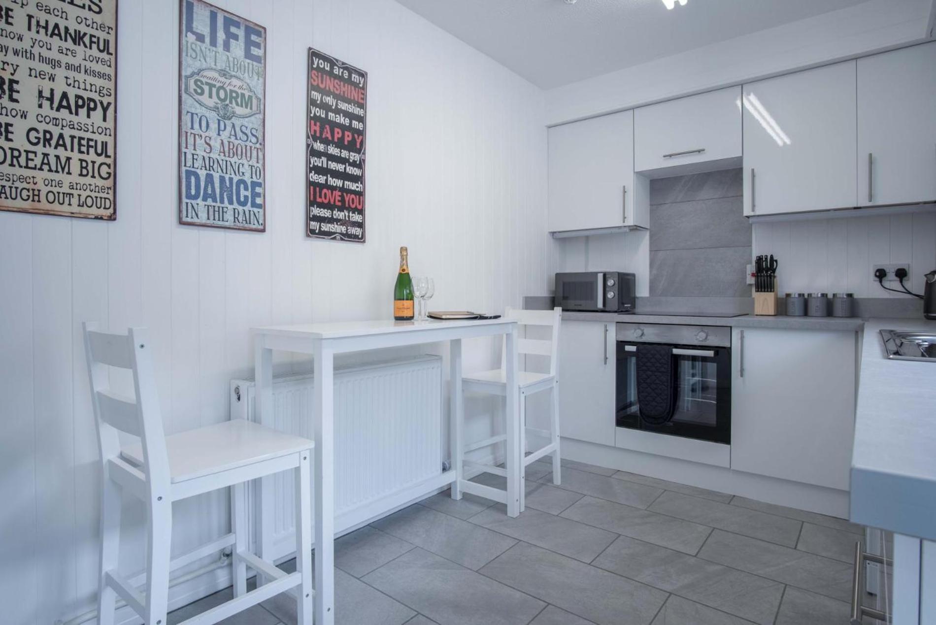 Cefn Road - 3 Bedroom - Glais Holiday home